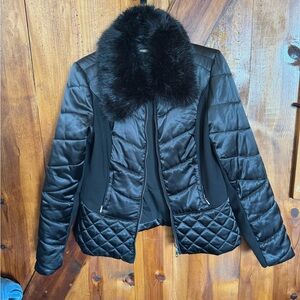 Elegant Black Quilted Jacket with Faux Fur Collar